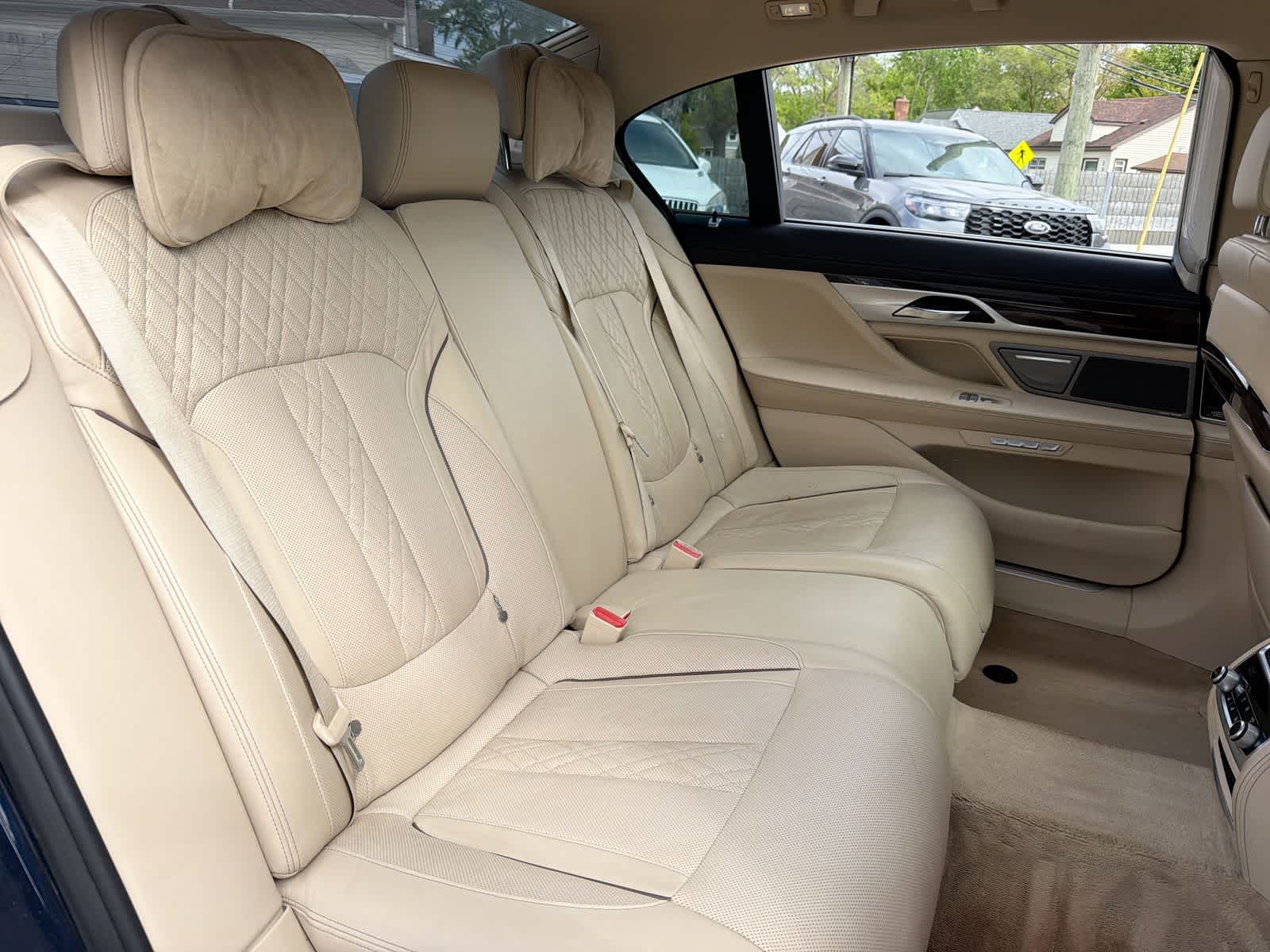 Thumbnail: 2016 BMW 7 Series - 27