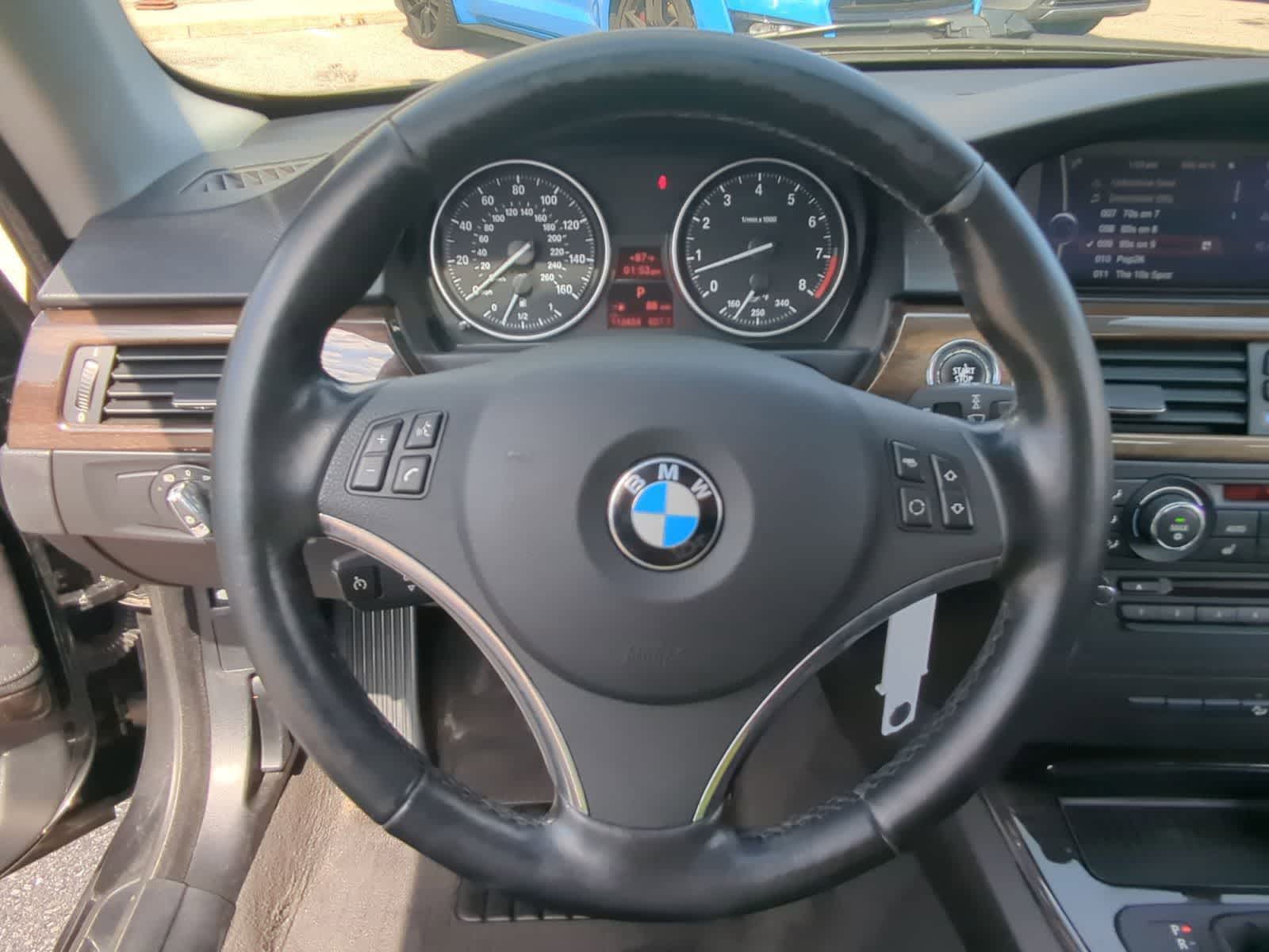 Thumbnail: 2011 BMW 3 Series - 23
