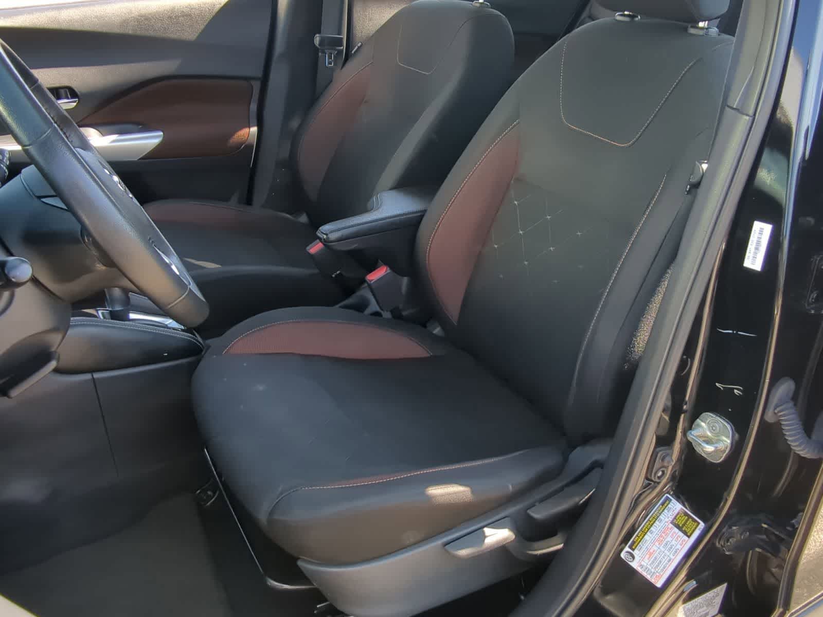 2020 Nissan Kicks SR 18