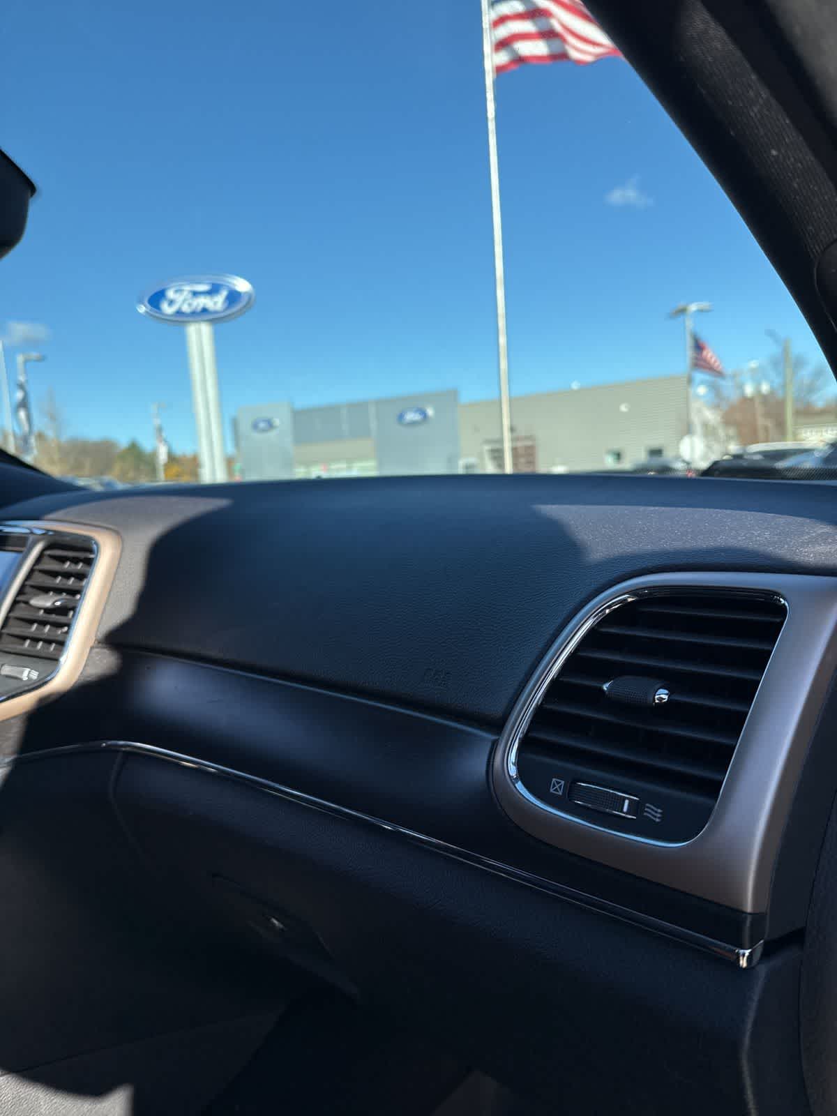 Thumbnail: 2015 Jeep Grand Cherokee - 29