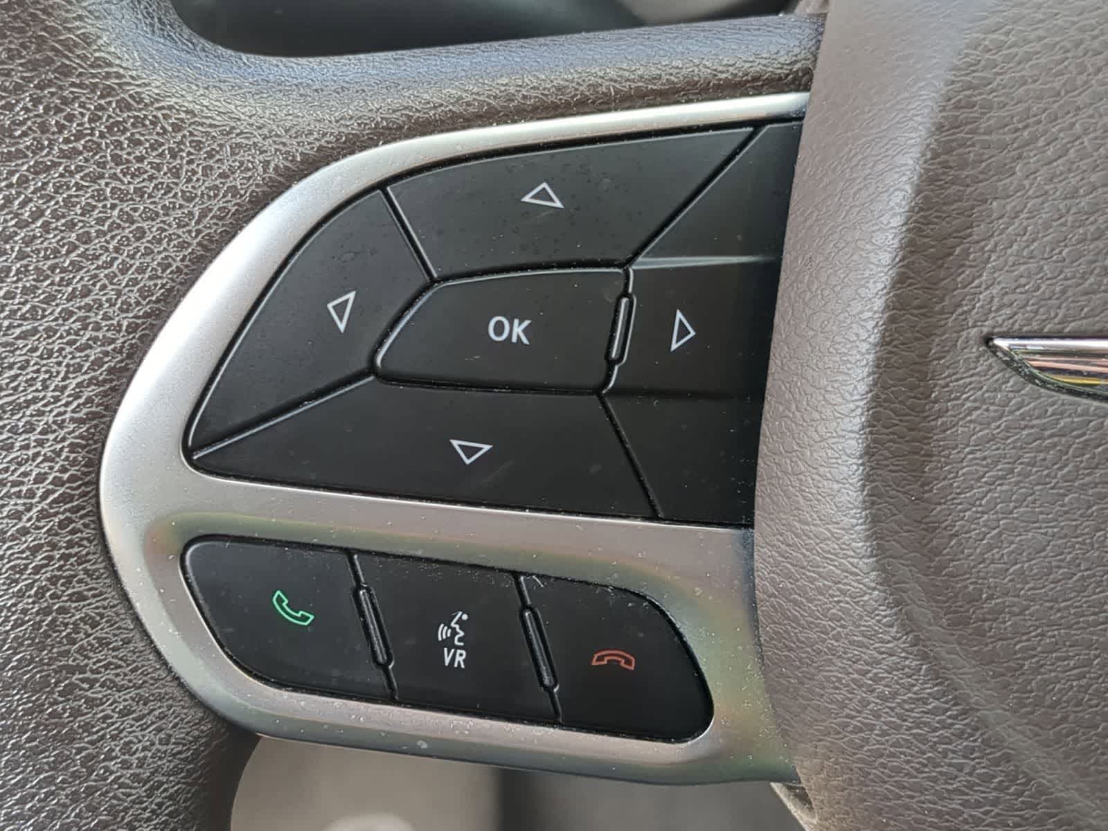 Thumbnail: 2017 Chrysler Pacifica - 28