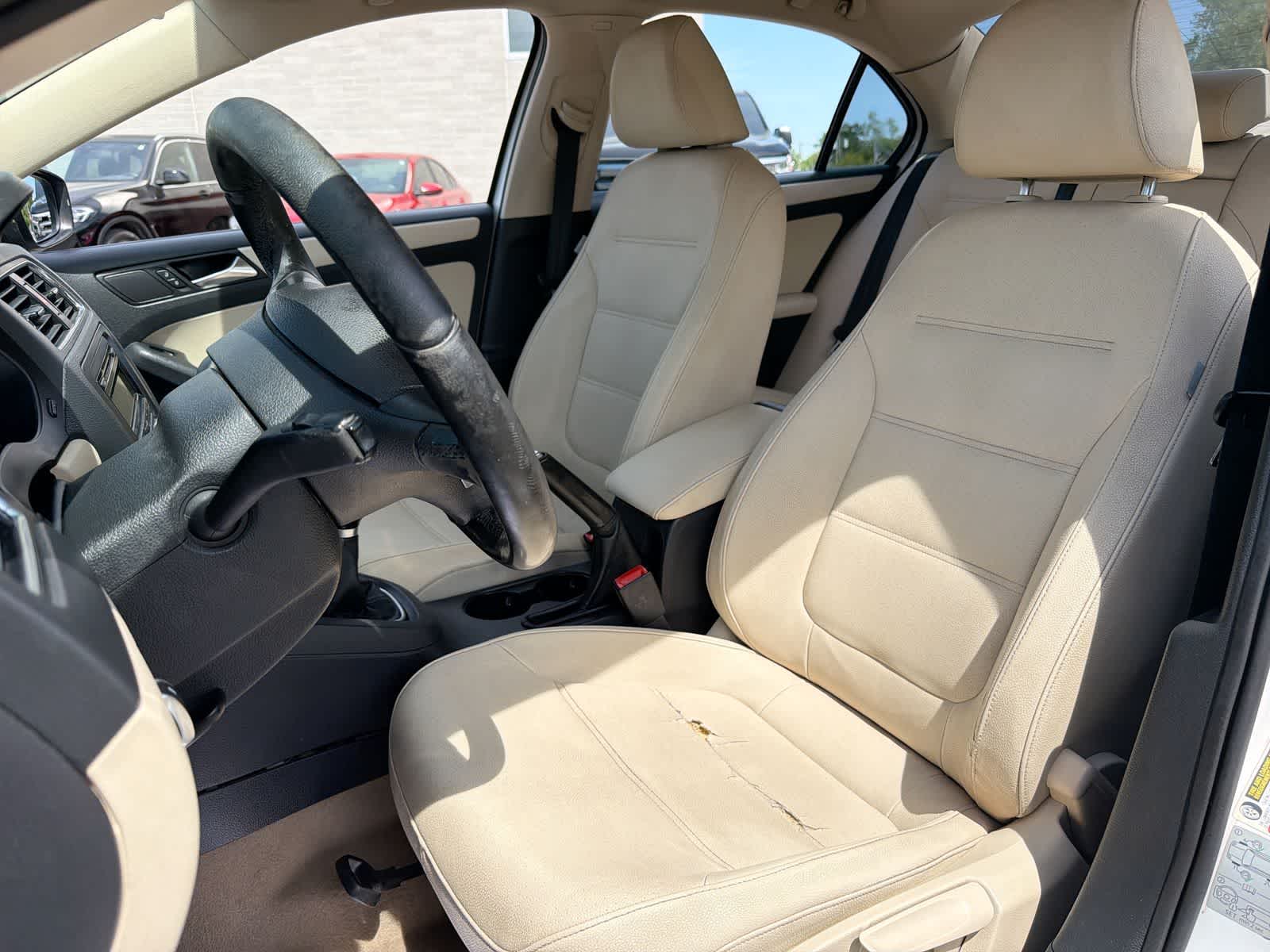 Thumbnail: 2011 Volkswagen Jetta - 17