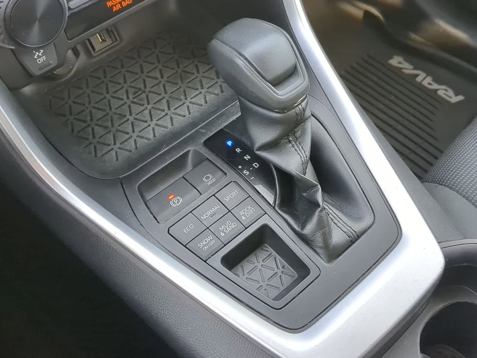 Thumbnail: 2020 Toyota RAV4 - 29