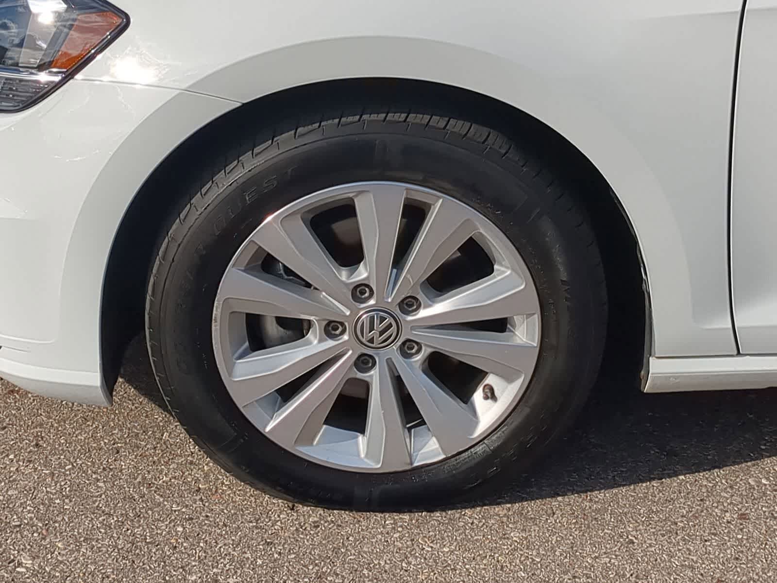 Thumbnail: 2021 Volkswagen Golf - 15