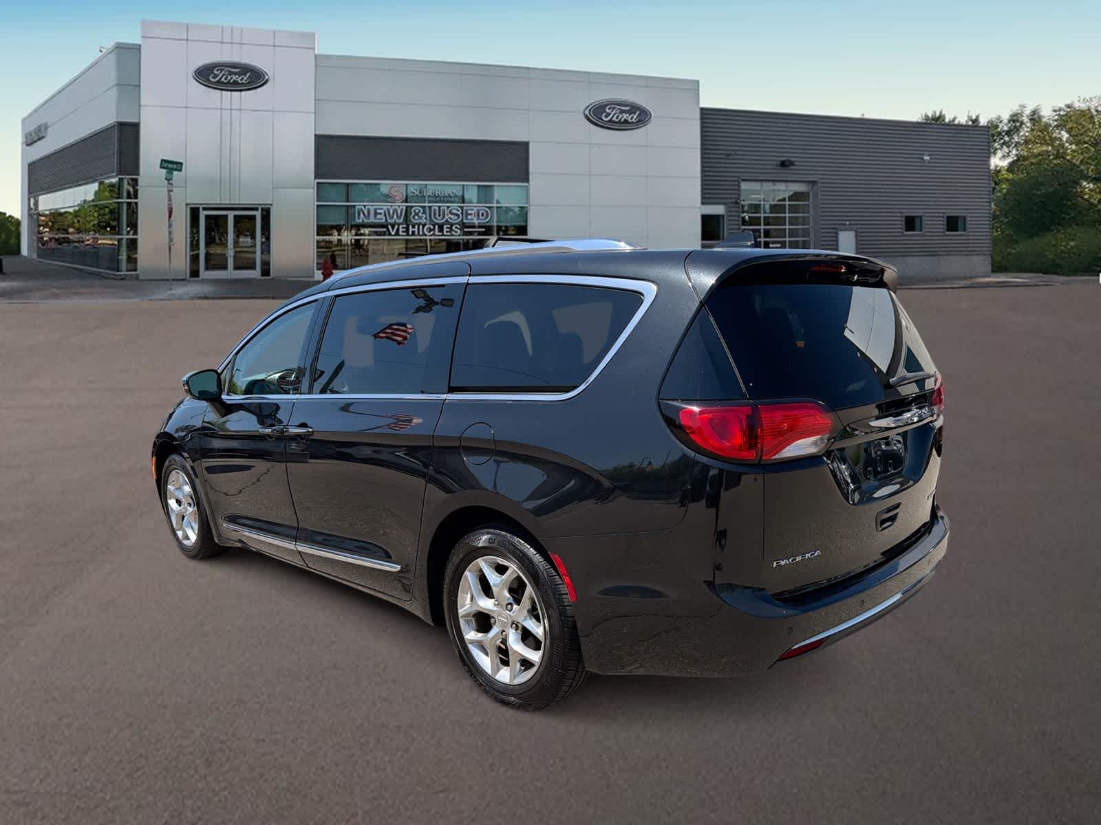 Thumbnail: 2018 Chrysler Pacifica - 7