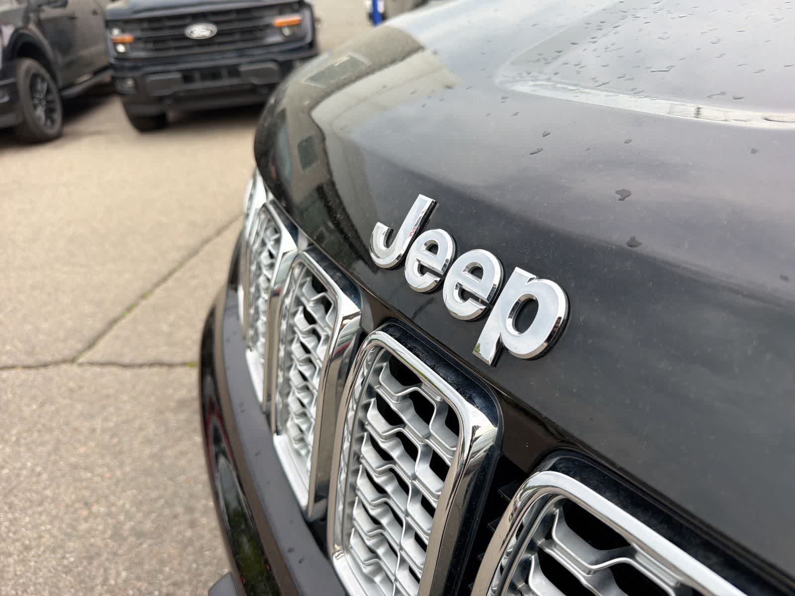 Thumbnail: 2020 Jeep Grand Cherokee - 17