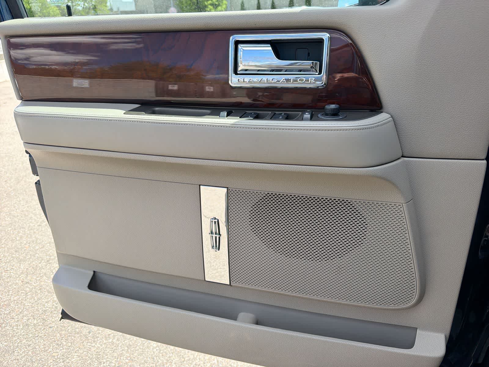 Thumbnail: 2013 Lincoln Navigator - 34