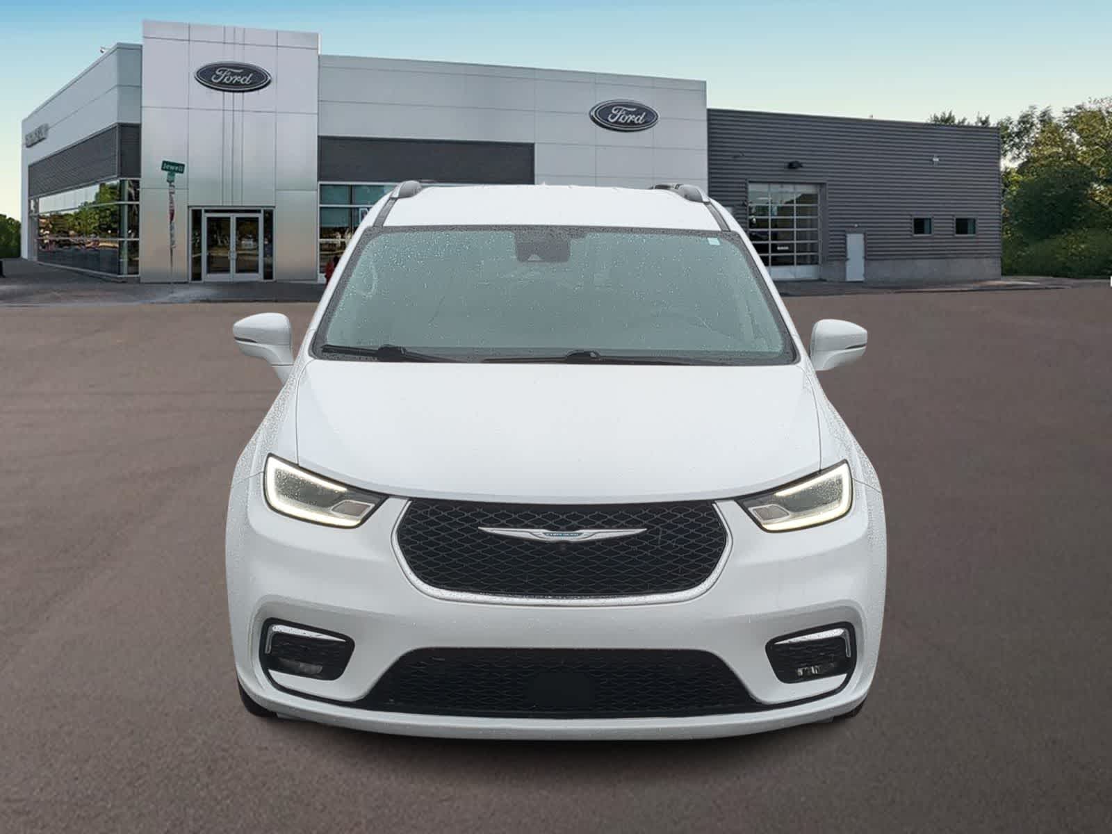 Thumbnail: 2021 Chrysler Pacifica - 3