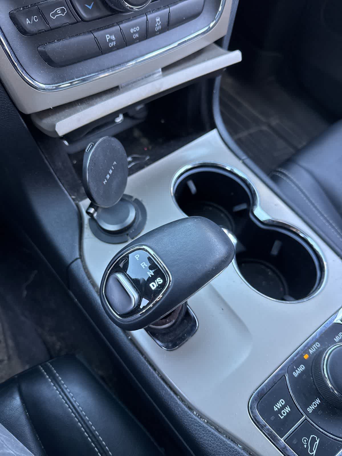 Thumbnail: 2015 Jeep Grand Cherokee - 32