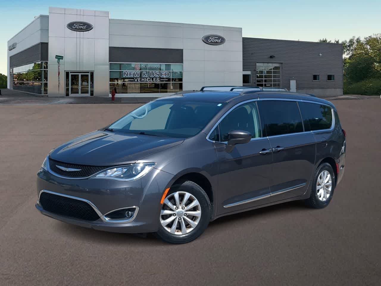 2017 Chrysler Pacifica Touring L -
                  Ferndale, MI