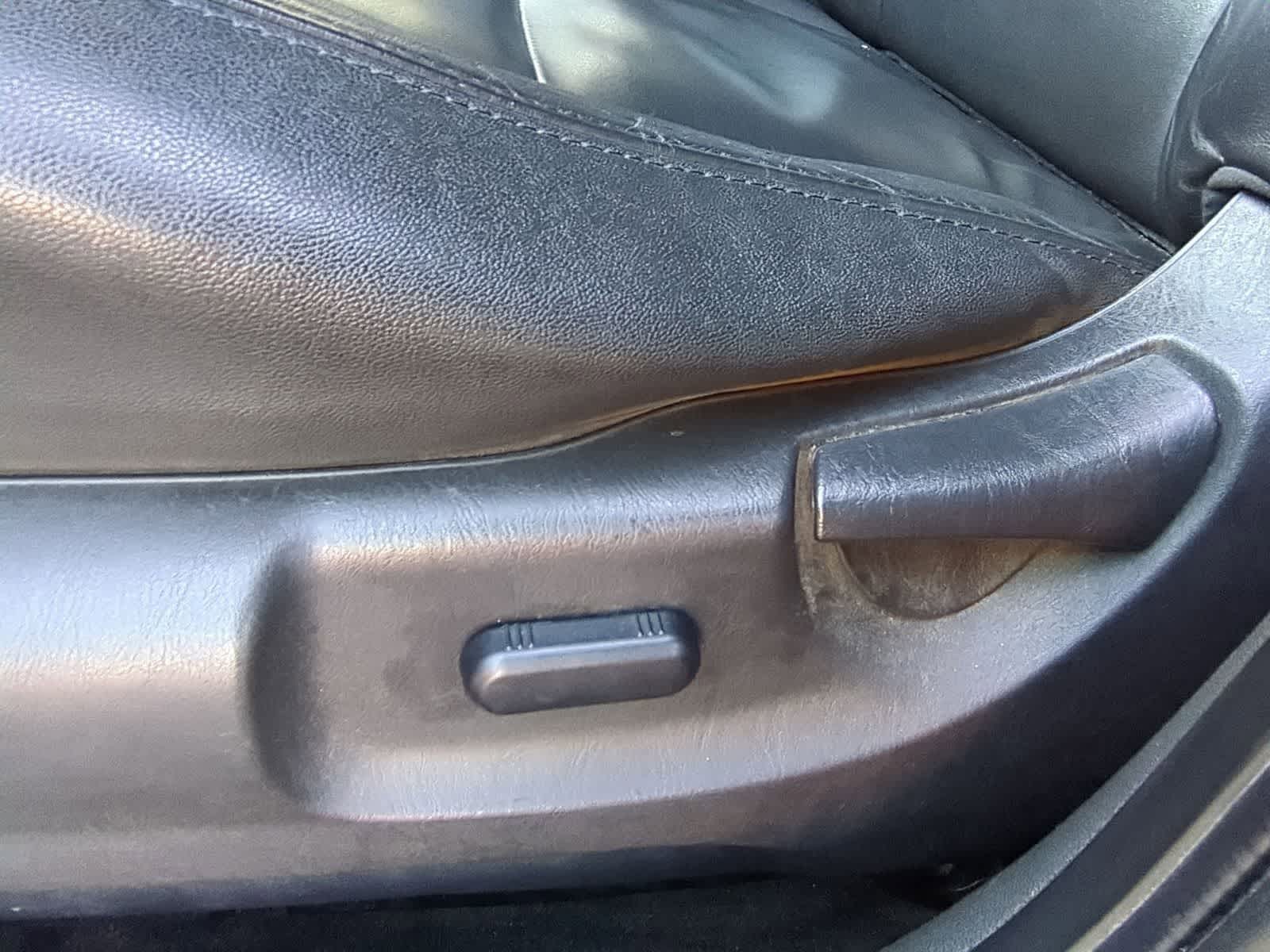 Thumbnail: 2011 Ford Escape - 21