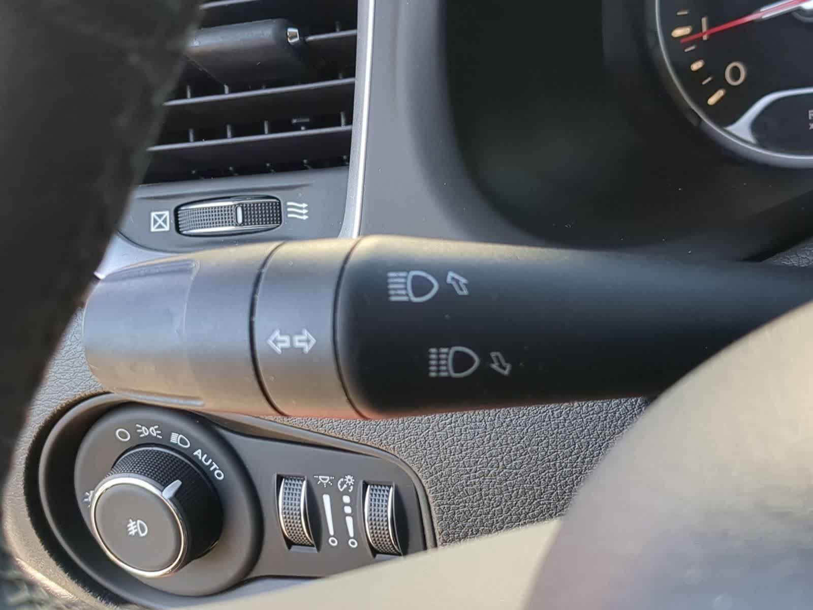 Thumbnail: 2019 Jeep Renegade - 27