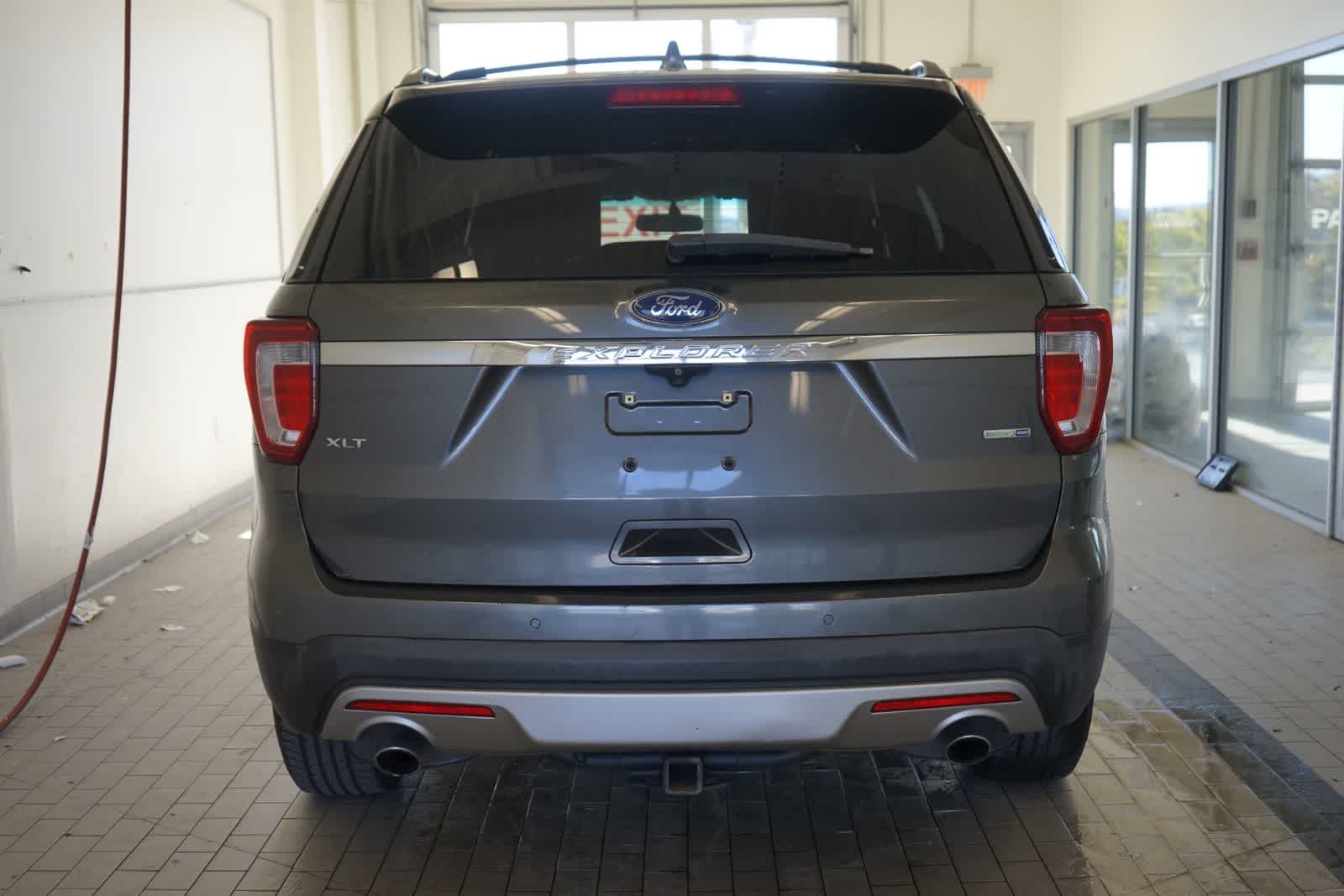 Thumbnail: 2016 Ford Explorer - 12