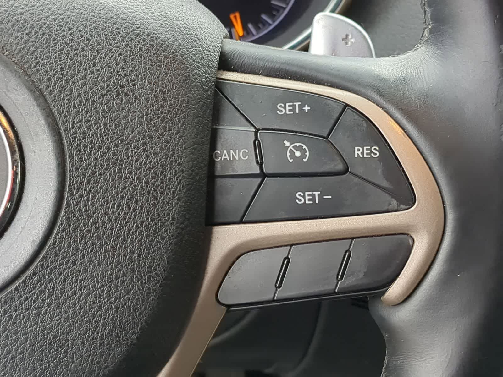 Thumbnail: 2015 Jeep Grand Cherokee - 30