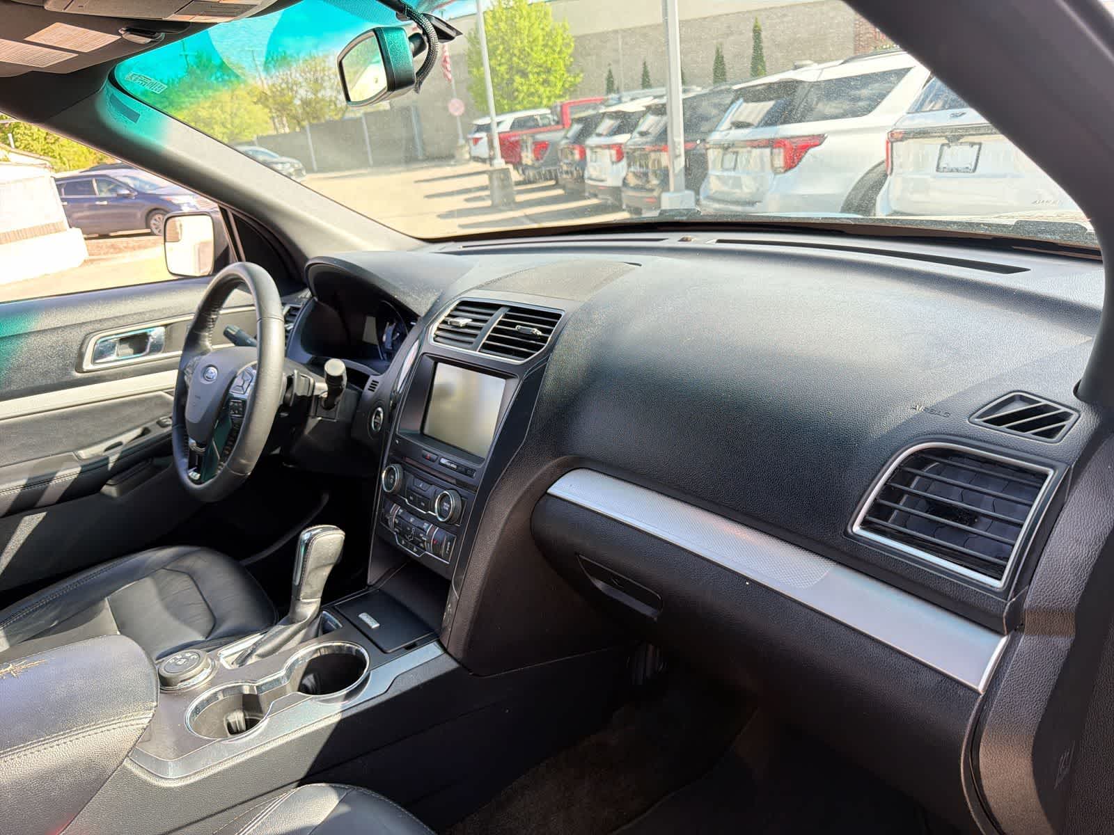 Thumbnail: 2016 Ford Explorer - 20