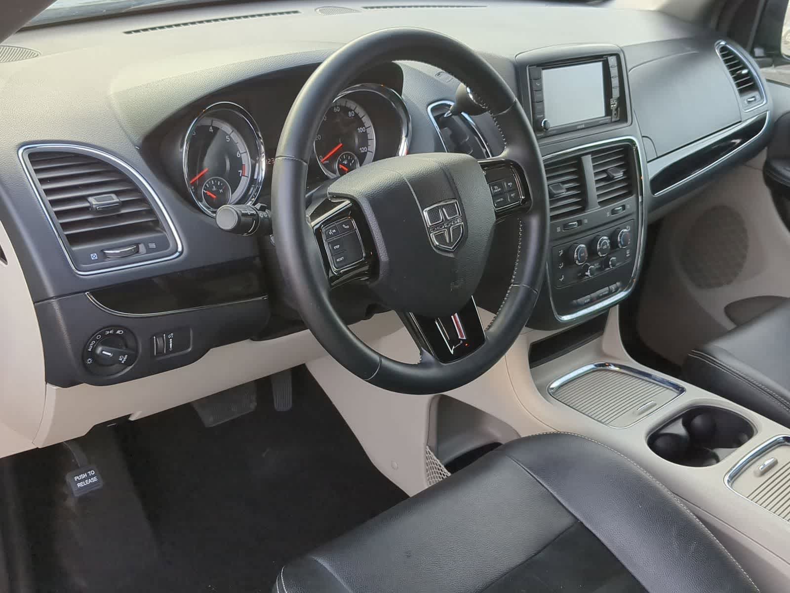 Thumbnail: 2017 Dodge Grand Caravan - 14