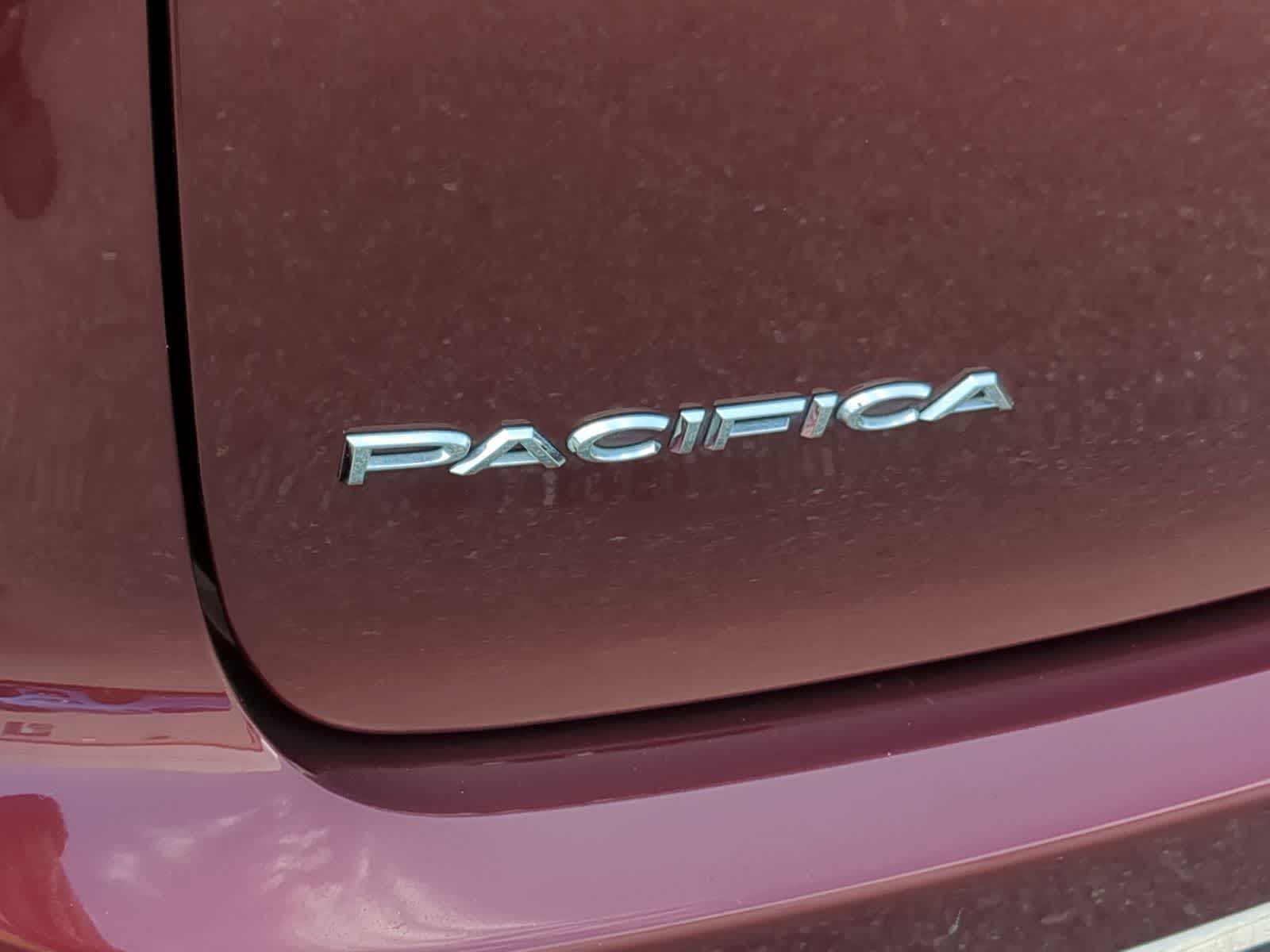 Thumbnail: 2017 Chrysler Pacifica - 18