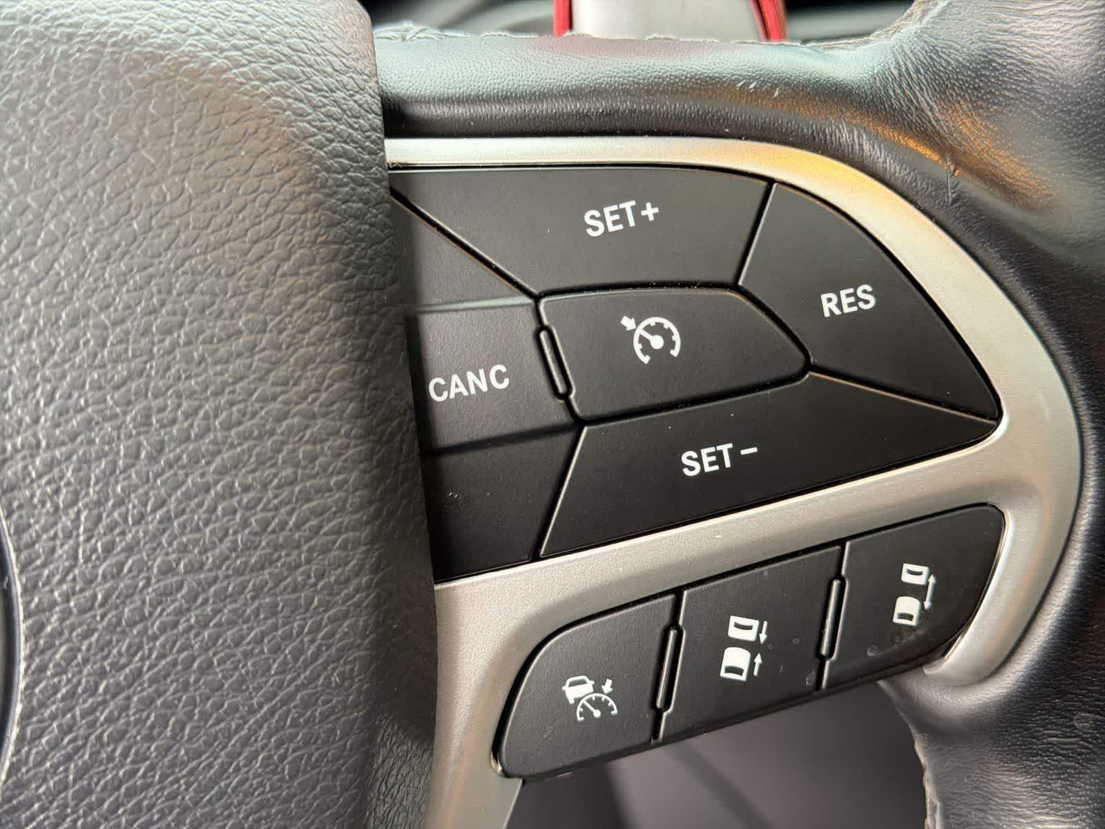 Thumbnail: 2020 Jeep Grand Cherokee - 29