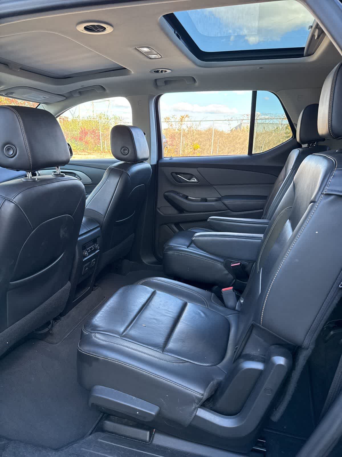 Thumbnail: 2020 Chevrolet Traverse - 25