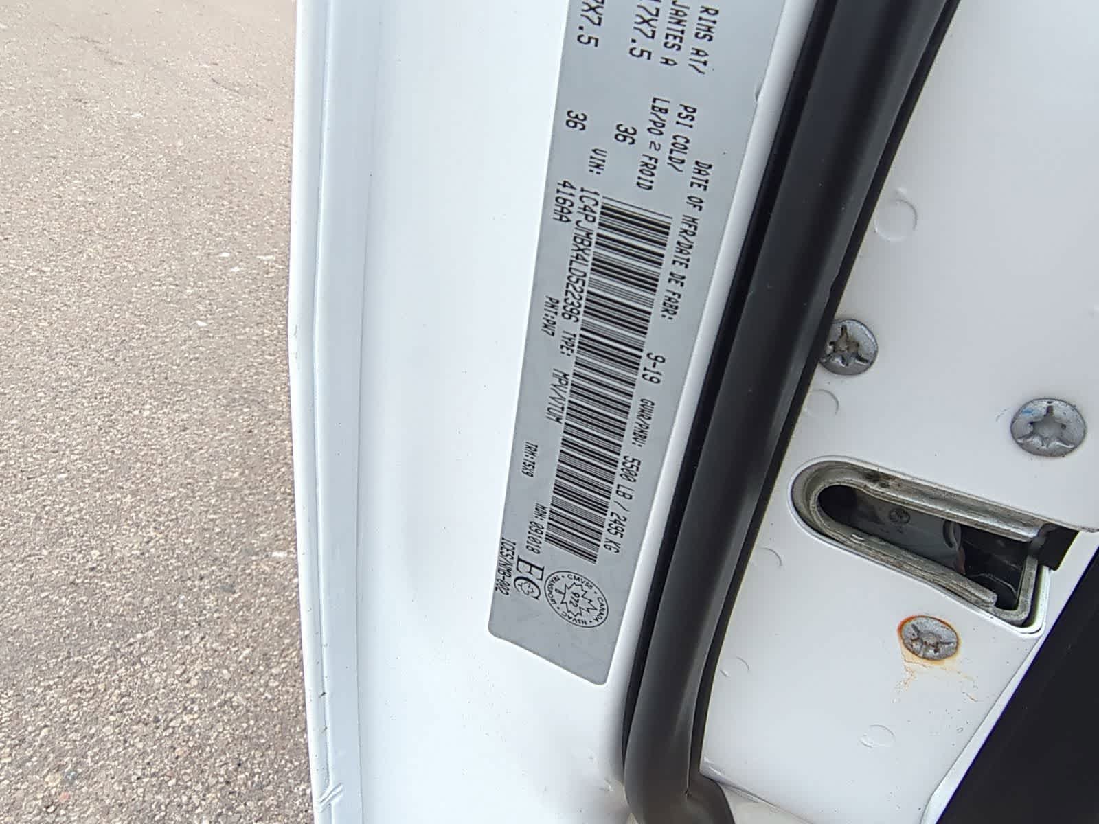 Thumbnail: 2020 Jeep Cherokee - 46