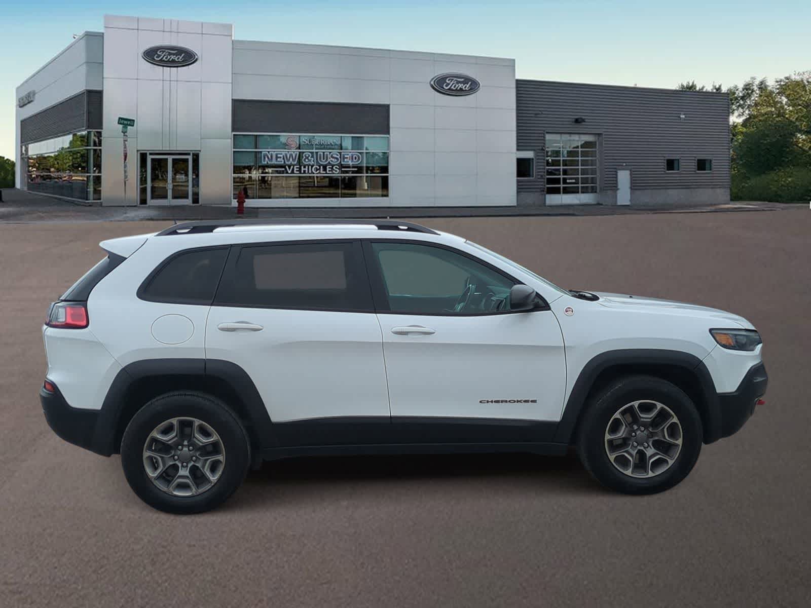 Thumbnail: 2020 Jeep Cherokee - 12