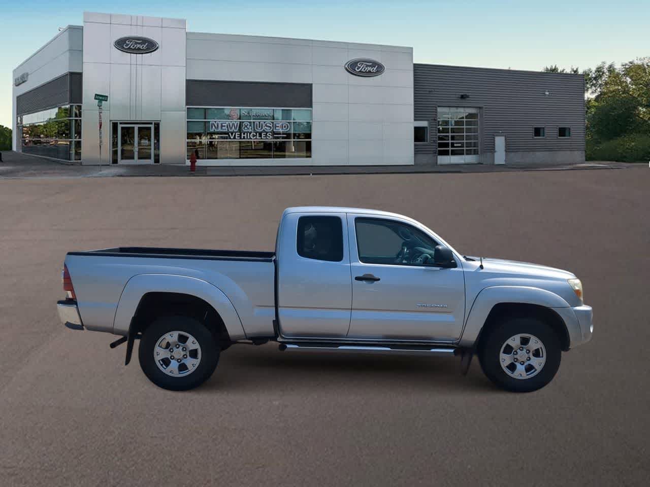 Thumbnail: 2011 Toyota Tacoma - 10