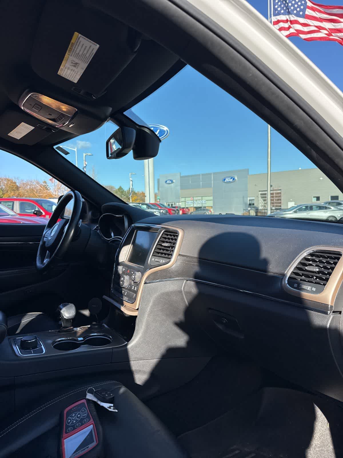 Thumbnail: 2015 Jeep Grand Cherokee - 28