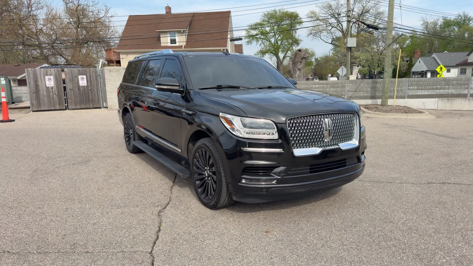 Thumbnail: 2019 Lincoln Navigator L - 3