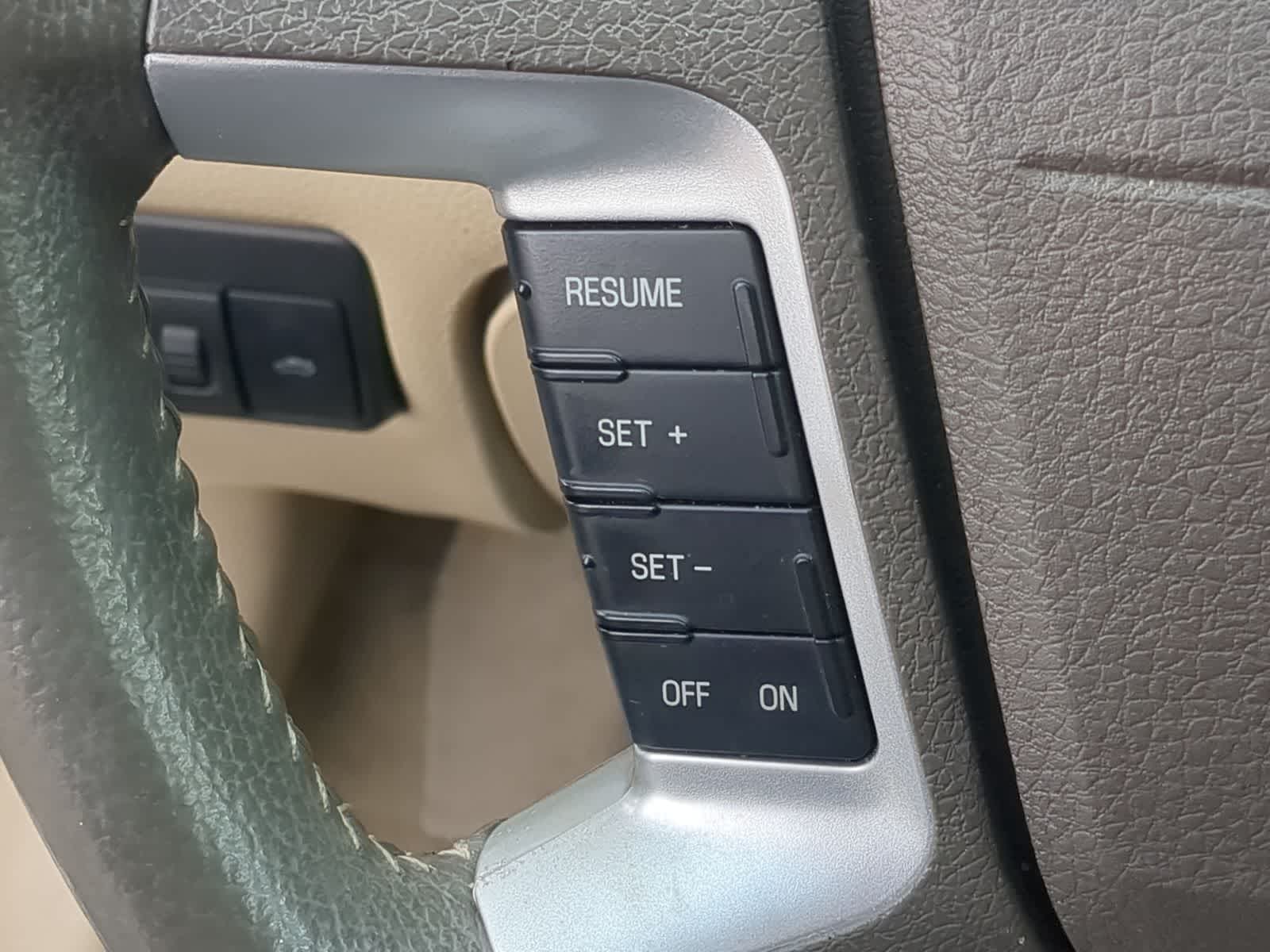 Thumbnail: 2009 Mercury Milan - 25