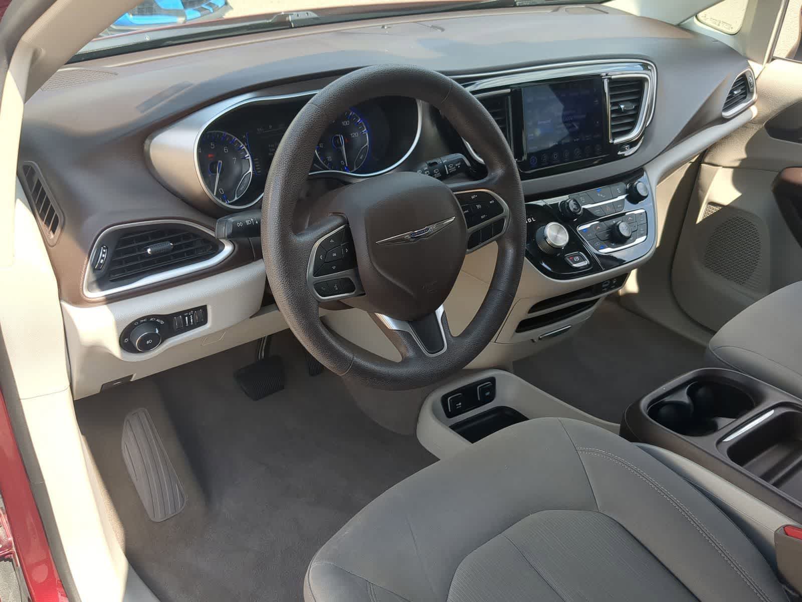 Thumbnail: 2017 Chrysler Pacifica - 14