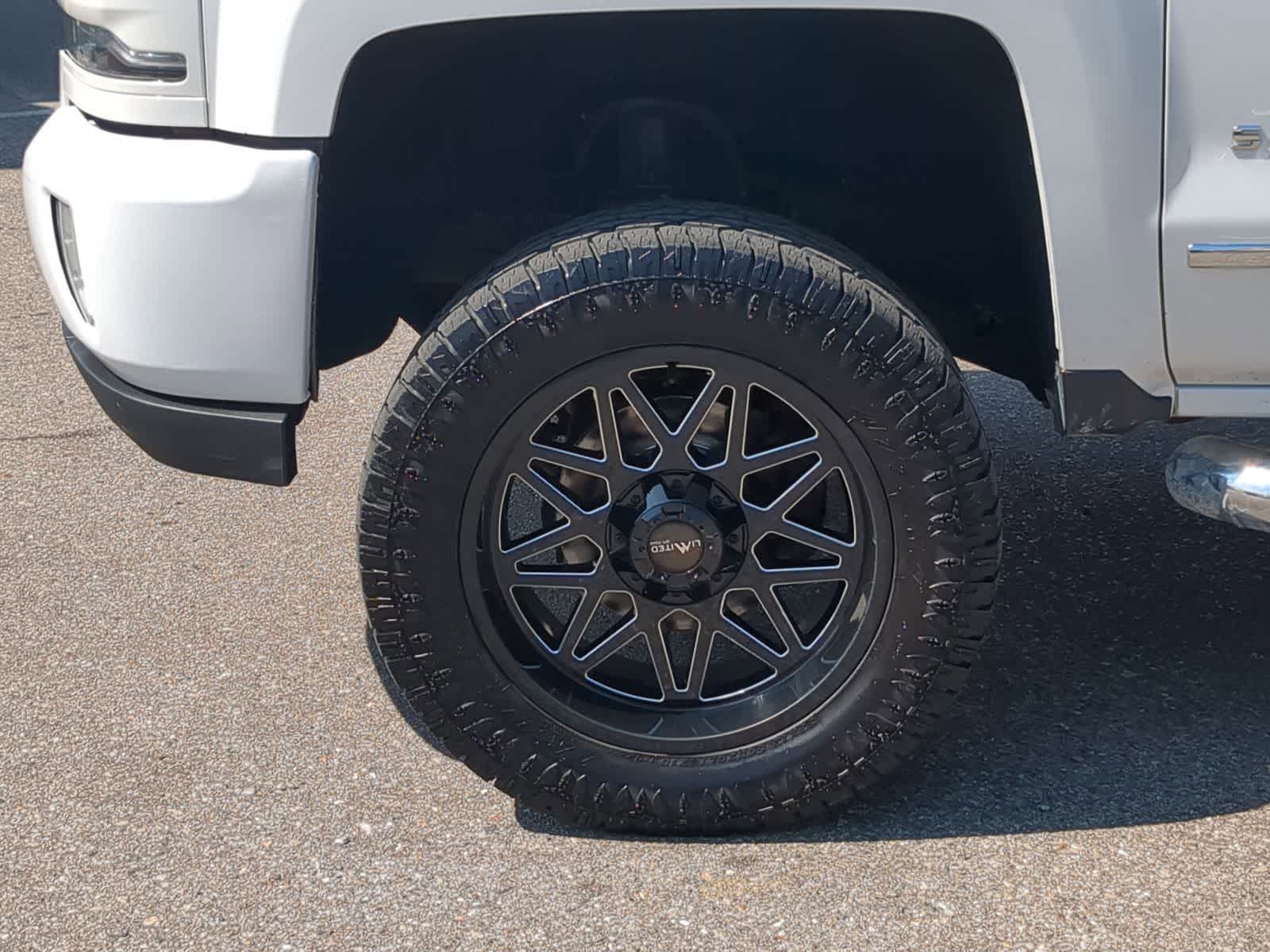 Thumbnail: 2018 Chevrolet Silverado 1500 - 17