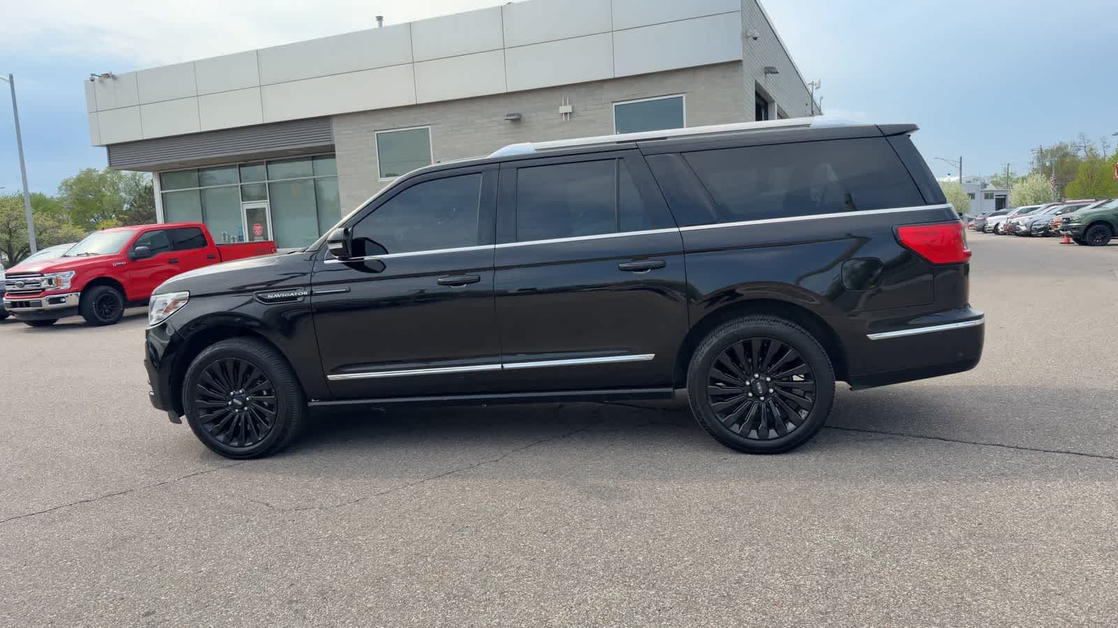 Thumbnail: 2019 Lincoln Navigator L - 8