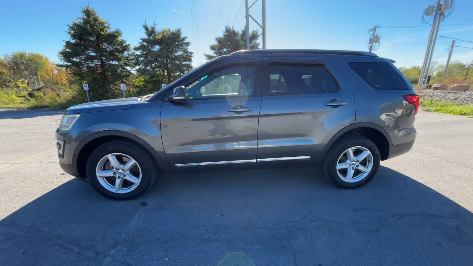 Thumbnail: 2016 Ford Explorer - 6