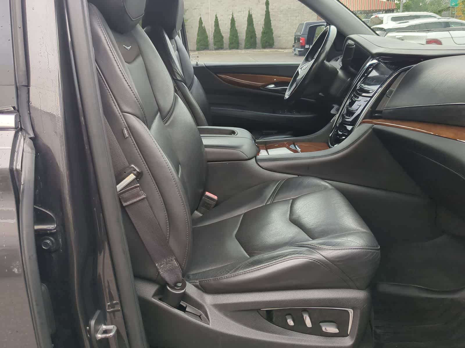 Thumbnail: 2017 Cadillac Escalade - 28