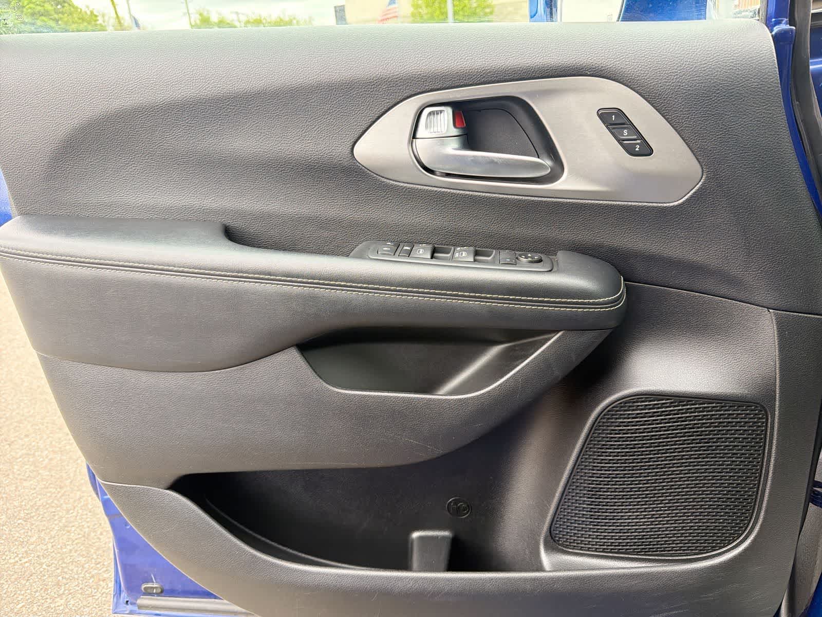 Thumbnail: 2020 Chrysler Pacifica - 37