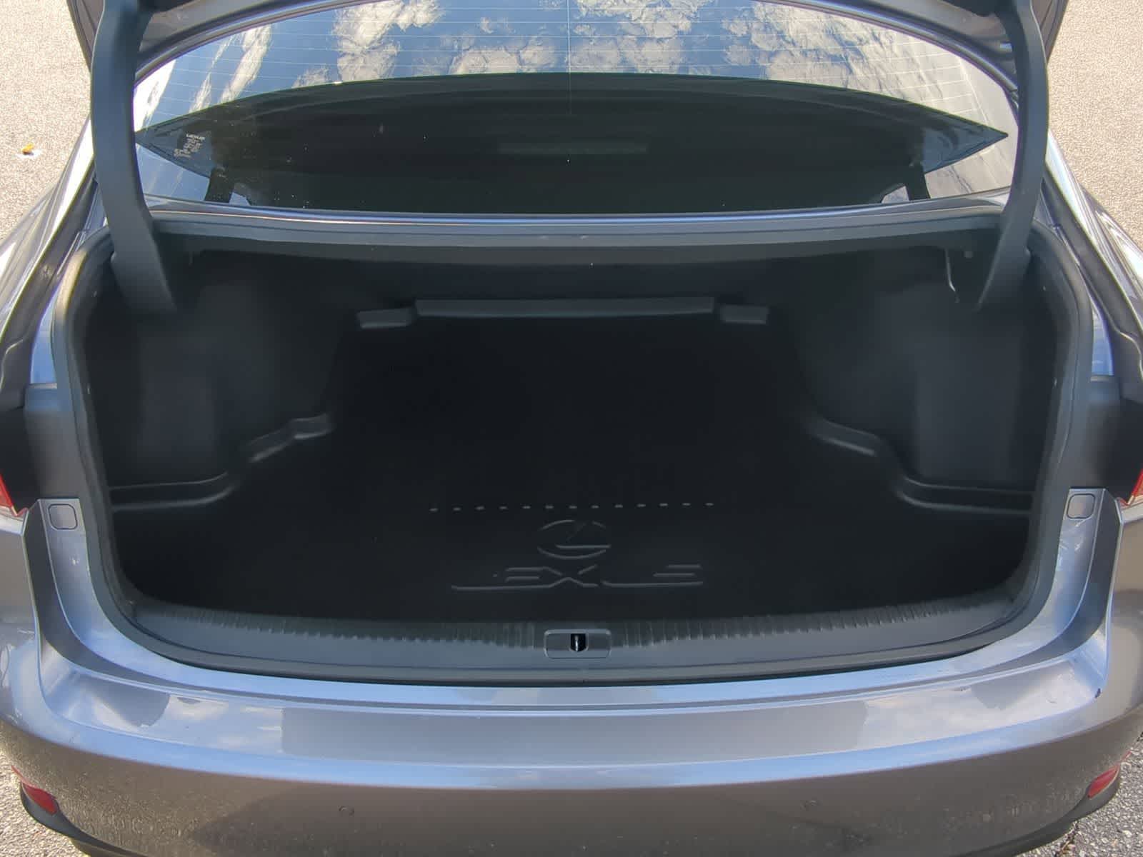 Thumbnail: 2019 Lexus IS - 38