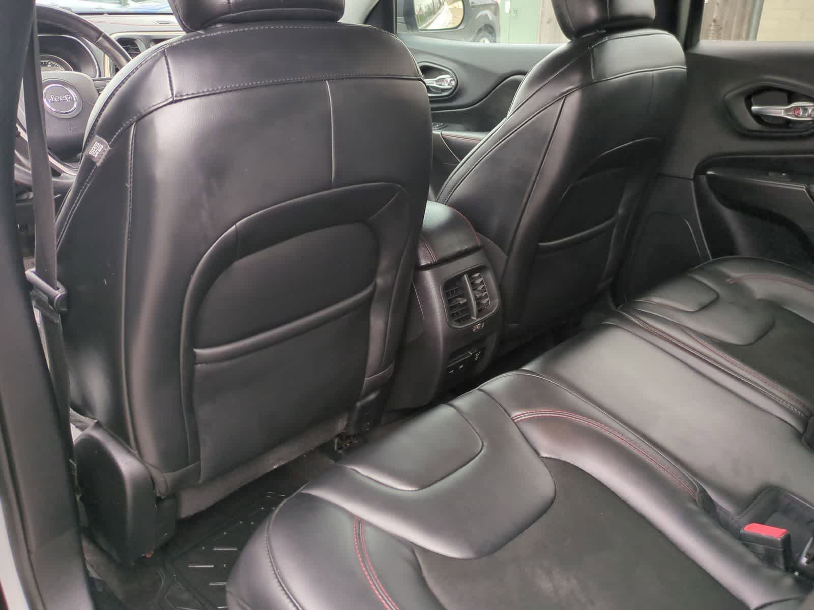 Thumbnail: 2020 Jeep Cherokee - 29