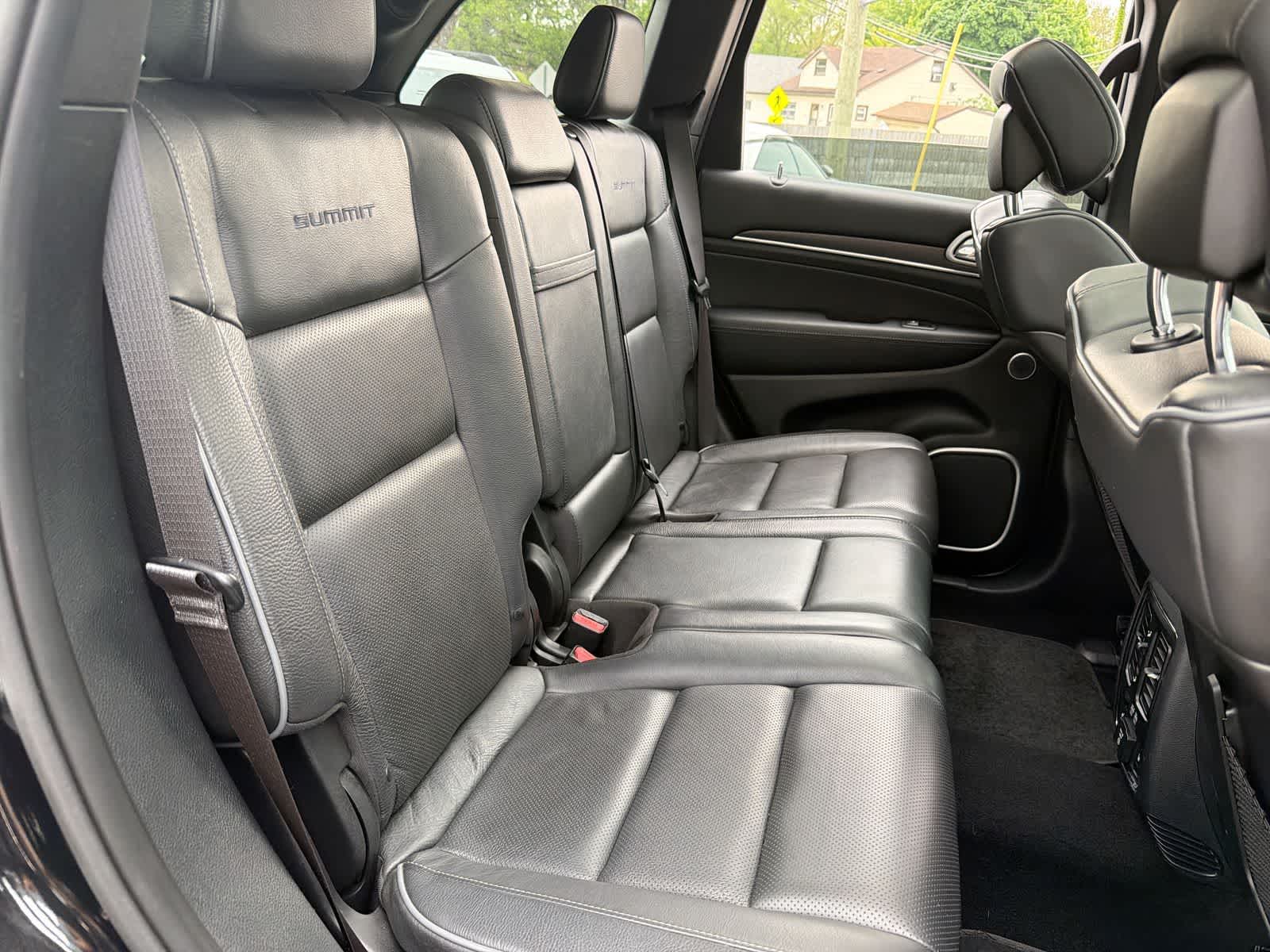 Thumbnail: 2020 Jeep Grand Cherokee - 25