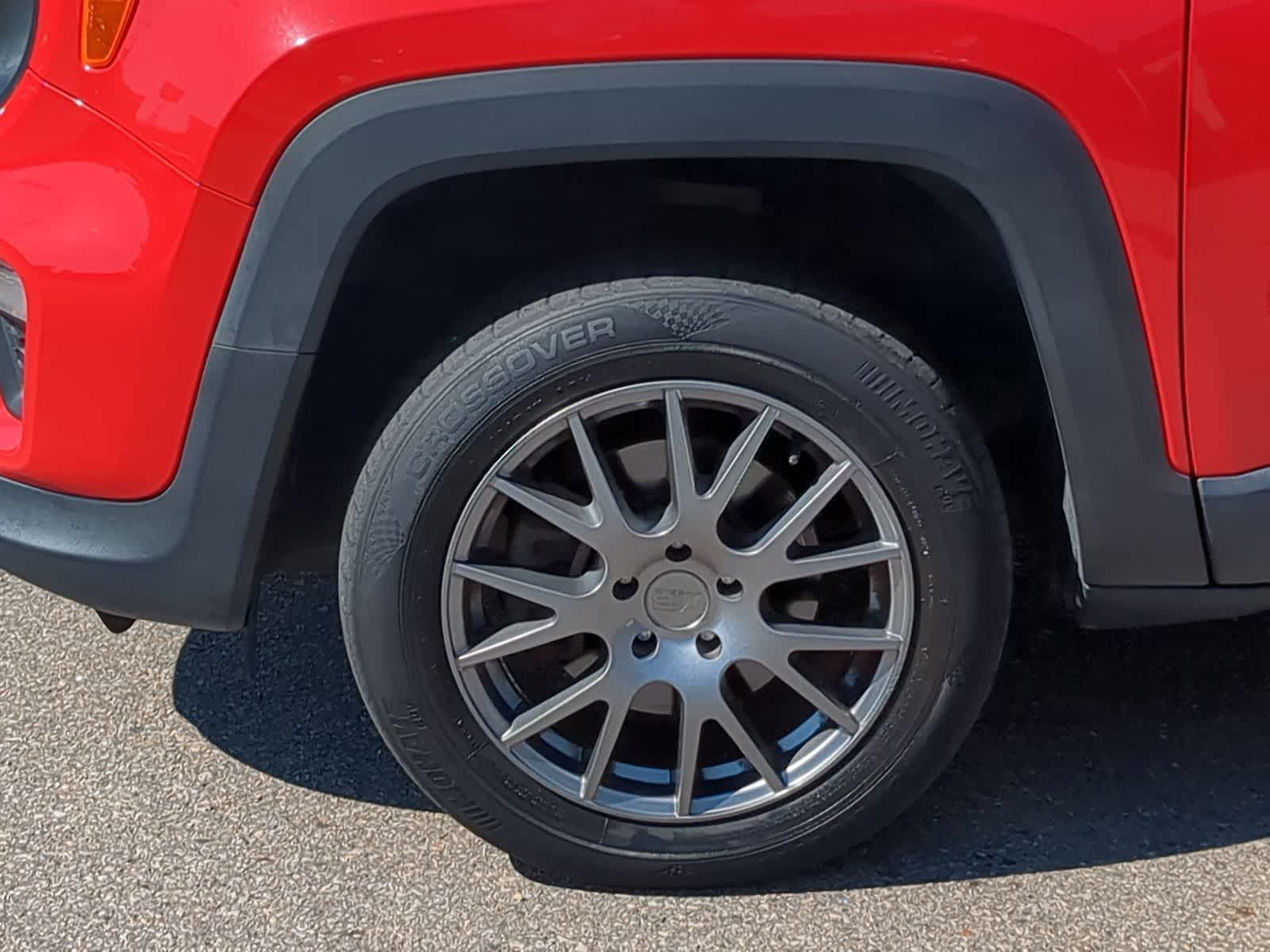 Thumbnail: 2019 Jeep Renegade - 15