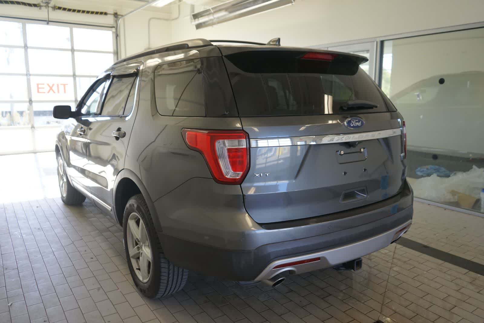 Thumbnail: 2016 Ford Explorer - 11