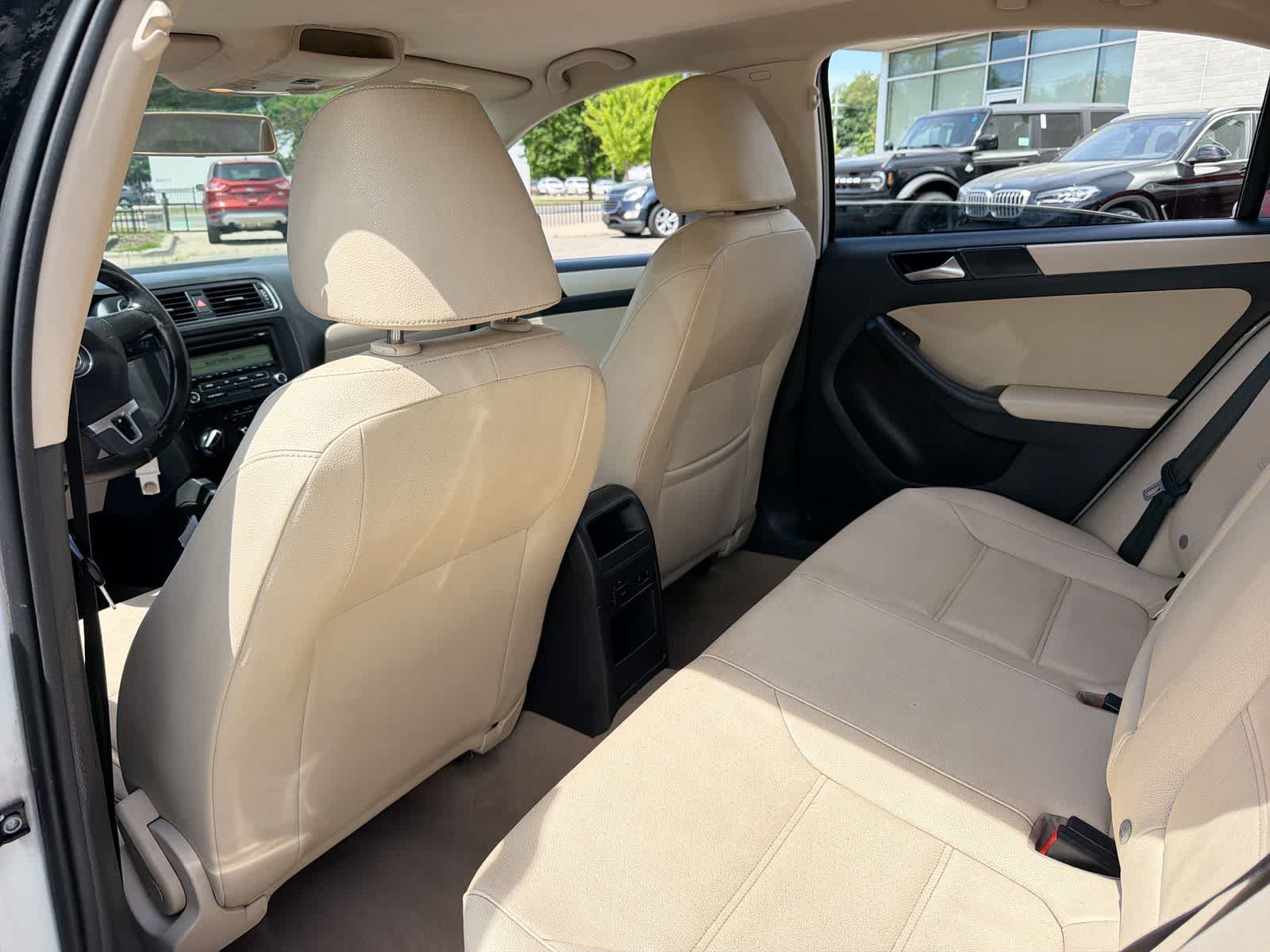 Thumbnail: 2011 Volkswagen Jetta - 19