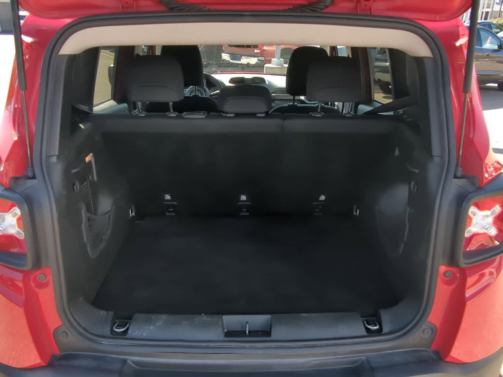 Thumbnail: 2019 Jeep Renegade - 33