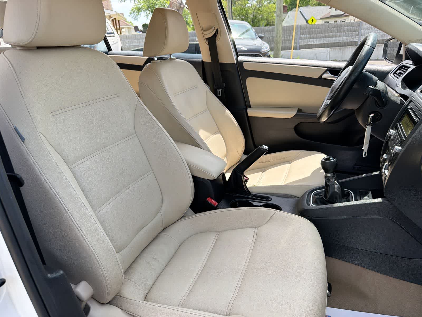 Thumbnail: 2011 Volkswagen Jetta - 22