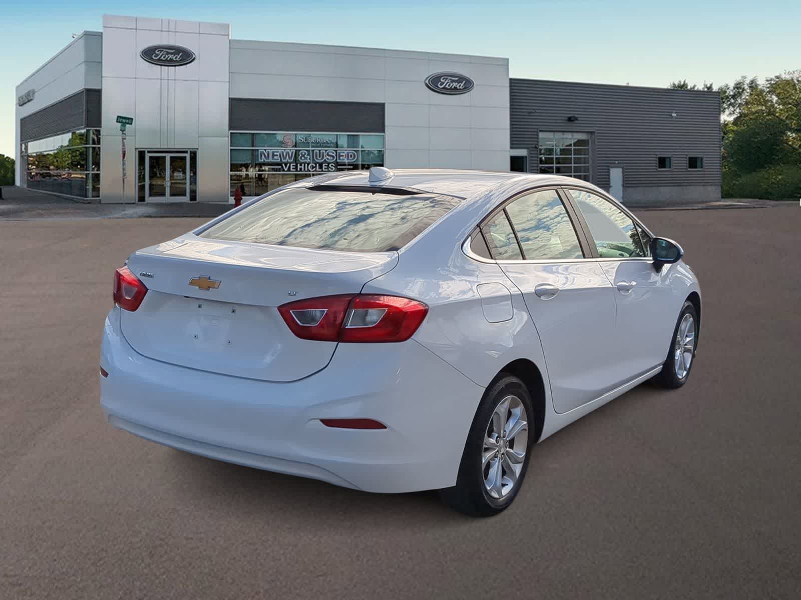 Thumbnail: 2019 Chevrolet Cruze - 11