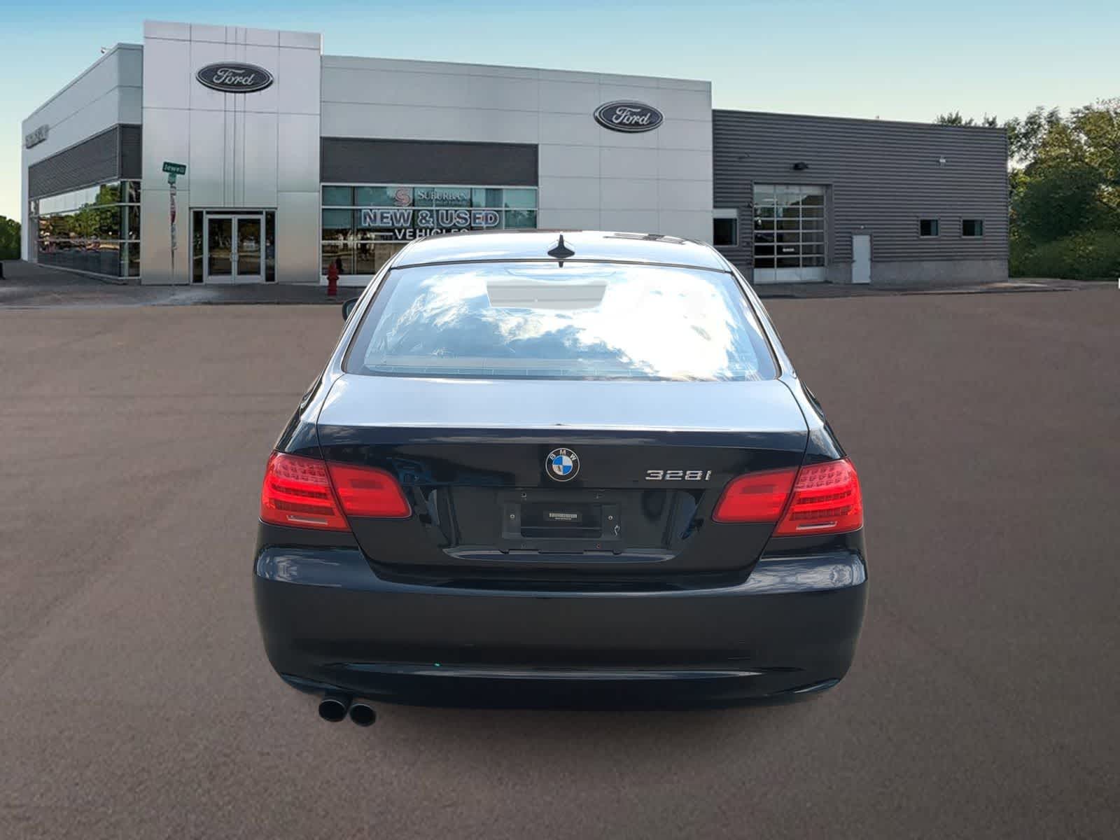 Thumbnail: 2011 BMW 3 Series - 9