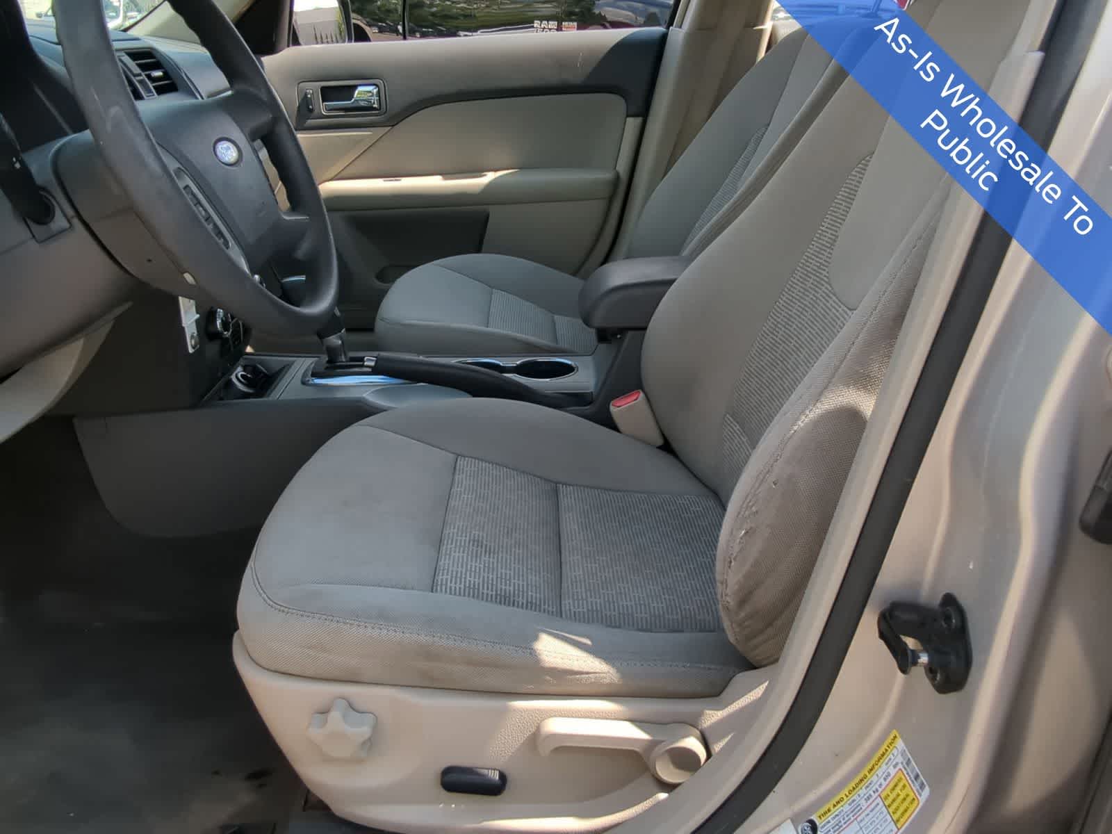 Thumbnail: 2010 Ford Fusion - 16