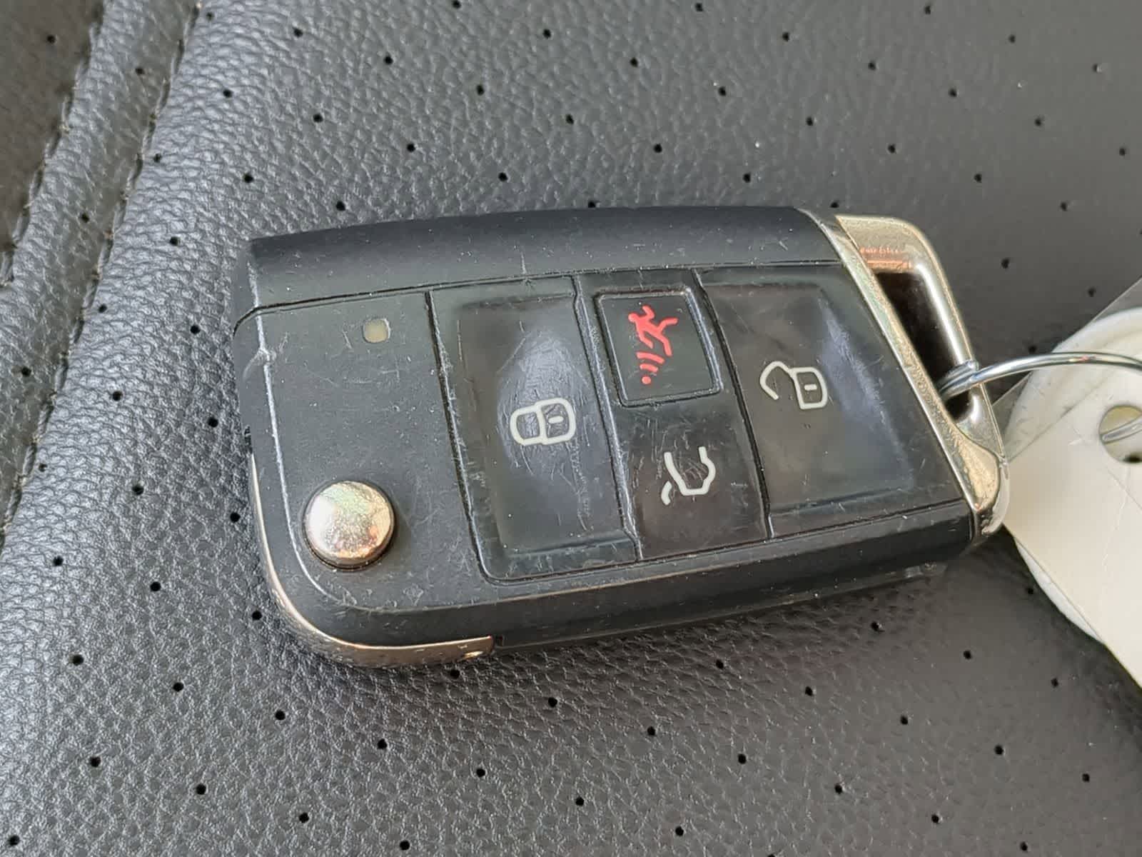 Thumbnail: 2021 Volkswagen Golf - 33