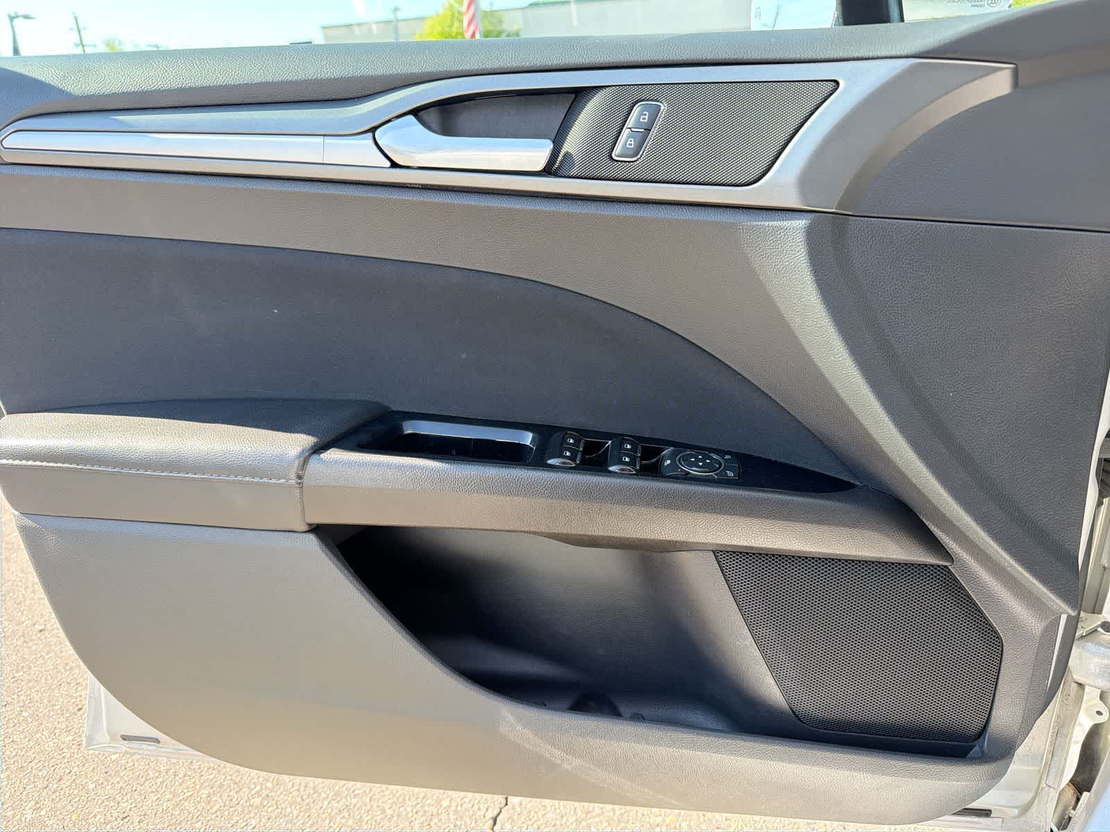 Thumbnail: 2016 Ford Fusion - 30