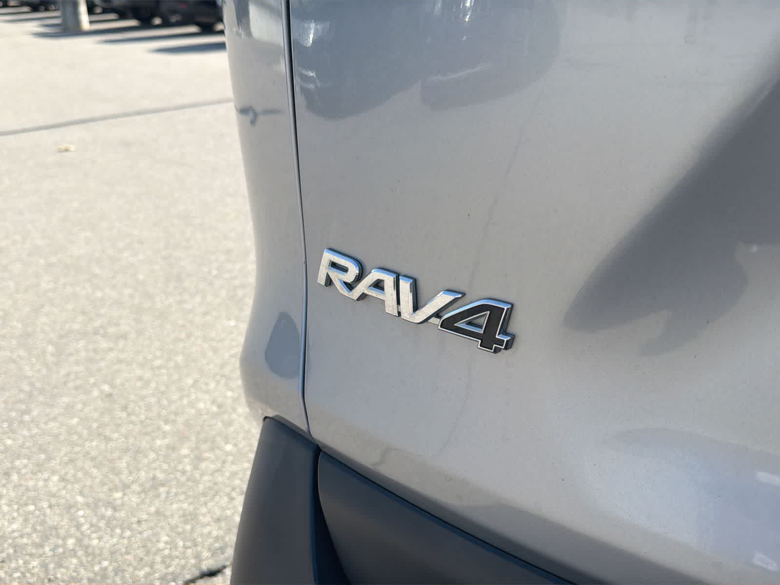 Thumbnail: 2019 Toyota RAV4 - 14