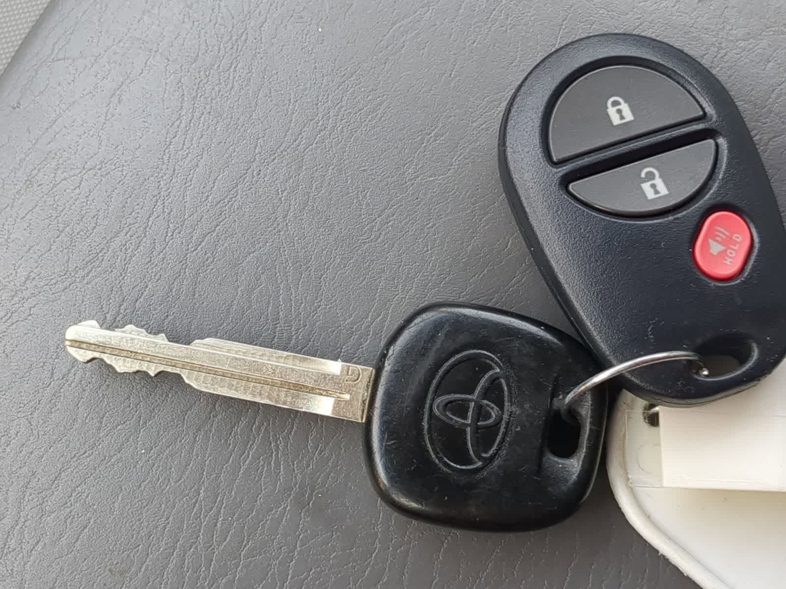 Thumbnail: 2011 Toyota Tacoma - 32